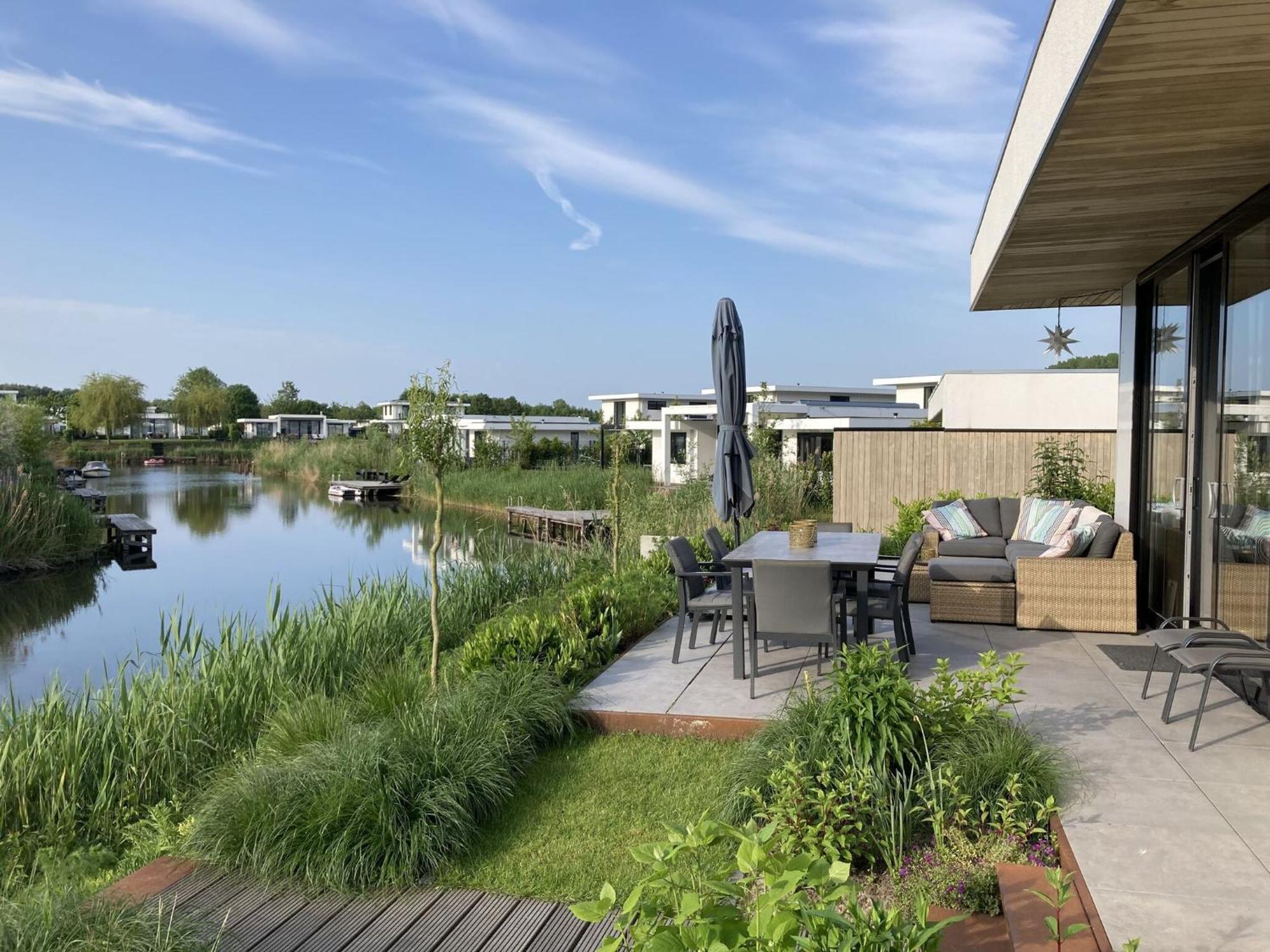 Family Villa With Garden And Jetty Zeewolde Luaran gambar